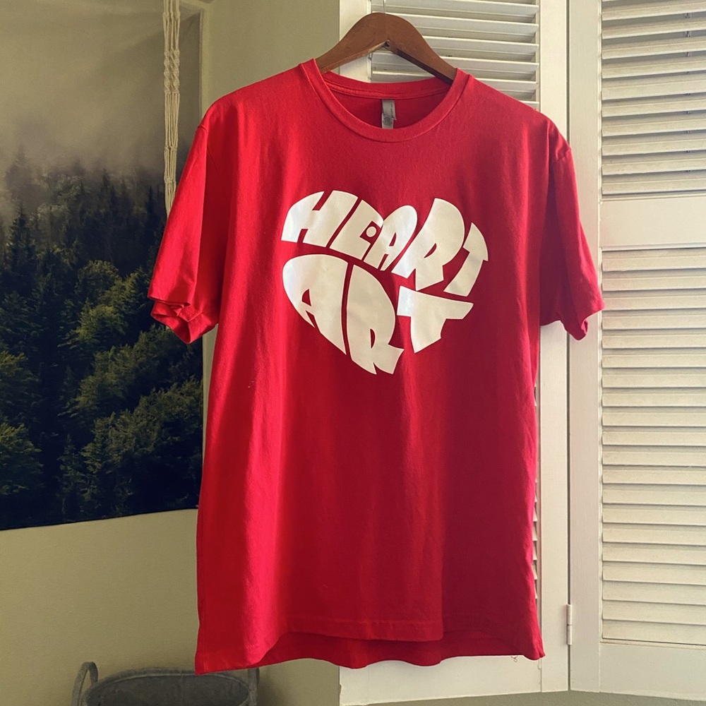 Heart Art graphic tee, Red.